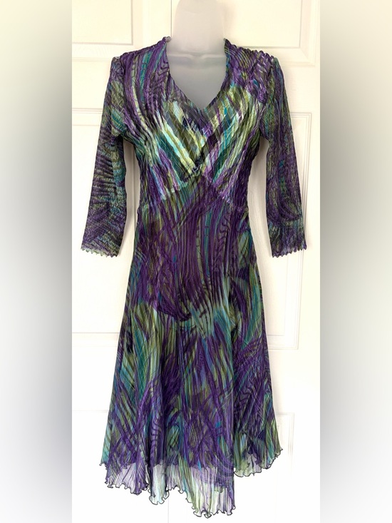 Komarov Dresses & Skirts - Komarov Part Dress Midi 3/4 Sleeve Charmeuse Dress Purple Green size Small